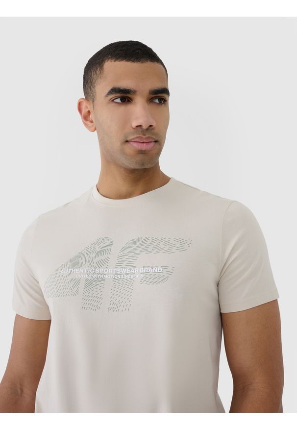 4f - 4F T-shirt regular z nadrukiem męski - beżowy XXL. Okazja: na co dzień. Kolor: beżowy. Materiał: dzianina, jersey, bawełna. Długość rękawa: krótki rękaw. Długość: krótkie. Wzór: nadruk. Styl: sportowy, klasyczny, casual