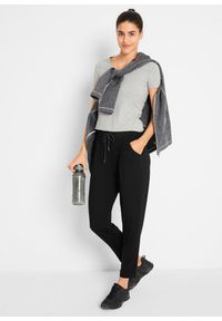 bonprix - Spodnie sportowe ze zrównoważonej wiskozy, dł. 7/8. Kolor: czarny. Materiał: wiskoza. Styl: sportowy #2