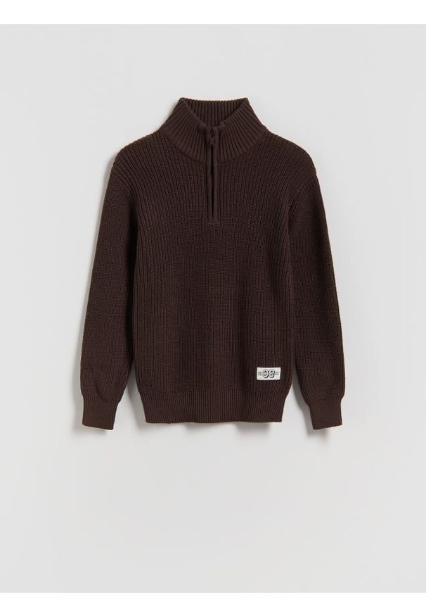 Reserved - Strukturalny golf - ciemnobrązowy. Typ kołnierza: golf. Kolor: brązowy. Materiał: dzianina, bawełna. Styl: klasyczny
