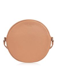 Skórzana listonoszka okrągła PAOLO PERUZZI IN-63-CG koniakowa. Sezon: zima, jesień, wiosna, lato. Materiał: skórzane. Styl: elegancki. Rodzaj torebki: na ramię #1