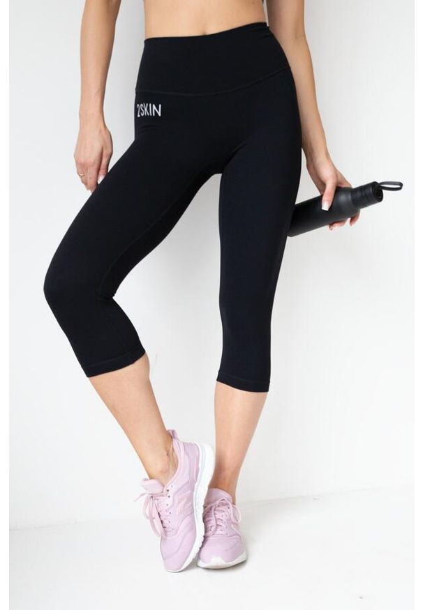 2SkIN - Legginsy krótkie damskie czarne RUNNING 2skin. Kolor: czarny. Długość: krótkie. Sport: bieganie