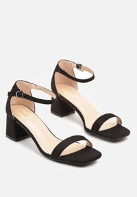 Born2be - Czarne Sandały Vices na Słupkowym Obcasie z Kwadratowym Noskiem Galonea. Okazja: na co dzień. Kolor: czarny. Obcas: na obcasie. Styl: casual, elegancki. Wysokość obcasa: średni