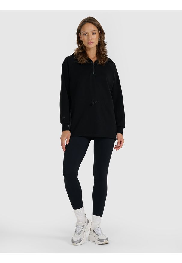 4f - 4F Bluza dresowa nierozpinana z modalem damska - czarna XS. Okazja: na co dzień. Typ kołnierza: bez kaptura, kołnierzyk stójkowy. Kolor: czarny. Materiał: dresówka. Długość rękawa: raglanowy rękaw. Styl: casual