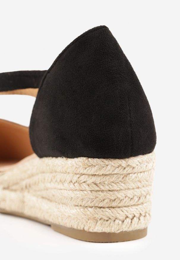 Renee - Czarno-Beżowe Sandały Basare. Nosek buta: okrągły. Zapięcie: sprzączka. Kolor: czarny. Materiał: materiał. Wzór: kwiaty. Obcas: na koturnie. Wysokość obcasa: średni