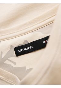 Ombre Clothing - Męski bawełniany t-shirt z printowaną kieszonką – kremowy V2 - Rozmiar: M. Okazja: na co dzień. Kolor: kremowy. Materiał: bawełna. Długość: krótkie. Wzór: aplikacja. Styl: klasyczny, casual