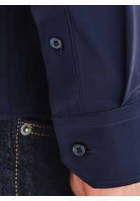 Pako Lorente - PAKO LORENTE – Granatowa koszula męska. Typ kołnierza: kołnierzyk klasyczny. Kolor: niebieski. Materiał: nylon, elastan. Długość rękawa: długi rękaw. Długość: długie. Styl: klasyczny #2