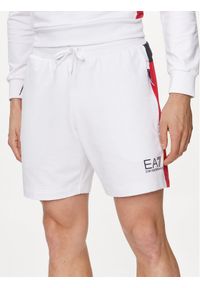 EA7 Emporio Armani Szorty sportowe 3DPS58 PJLIZ 1100 Biały Regular Fit. Kolor: biały. Materiał: bawełna, syntetyk. Styl: sportowy