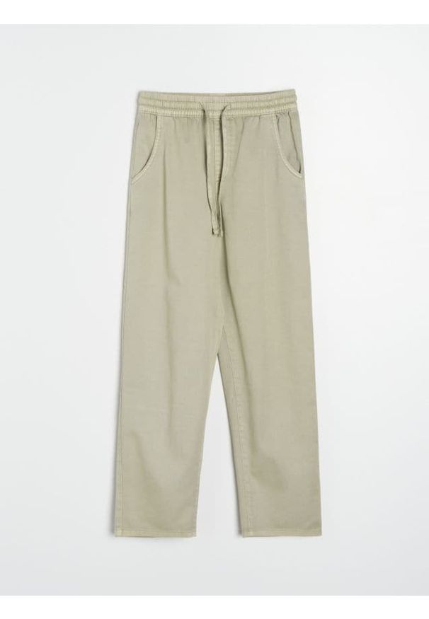 Sinsay - Jeansy jogger balloon z efektem sprania z lyocellem - zielony. Kolor: zielony