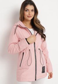 Born2be - Różowa Kurtka Parka z Kapturem i Ściągaczami w Pasie Arilira. Typ kołnierza: kaptur. Kolor: różowy. Styl: klasyczny #3