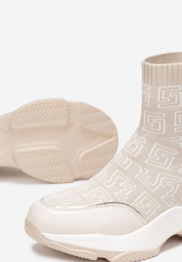 Born2be - Beżowe Sneakersy na Płaskiej Grubej Podeszwie ze Skarpetkową Cholewką Sonvala. Wysokość cholewki: za kostkę. Kolor: beżowy. Materiał: materiał. Szerokość cholewki: normalna. Obcas: na płaskiej podeszwie