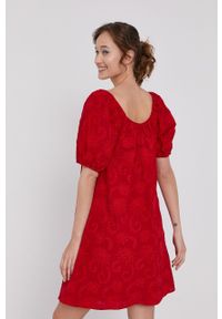 medicine - Medicine - Sukienka Summer Linen. Typ kołnierza: dekolt hiszpanka. Kolor: czerwony. Materiał: tkanina #5