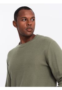 Ombre Clothing - Sweter męski RELAXED FIT z dzianiny o splocie diamentowym – oliwkowy V4 OM-SWSW-0110 - XXL. Okazja: na co dzień. Kolor: oliwkowy. Materiał: dzianina. Wzór: ze splotem. Styl: klasyczny, casual #7