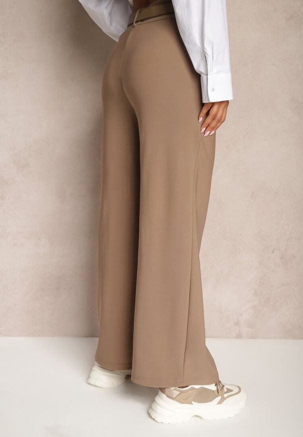 Renee - Brązowe Garniturowe Spodnie High Waist z Gumką i Dodatkowym Paskiem w Talii Mattine. Stan: podwyższony. Kolor: brązowy. Materiał: dzianina