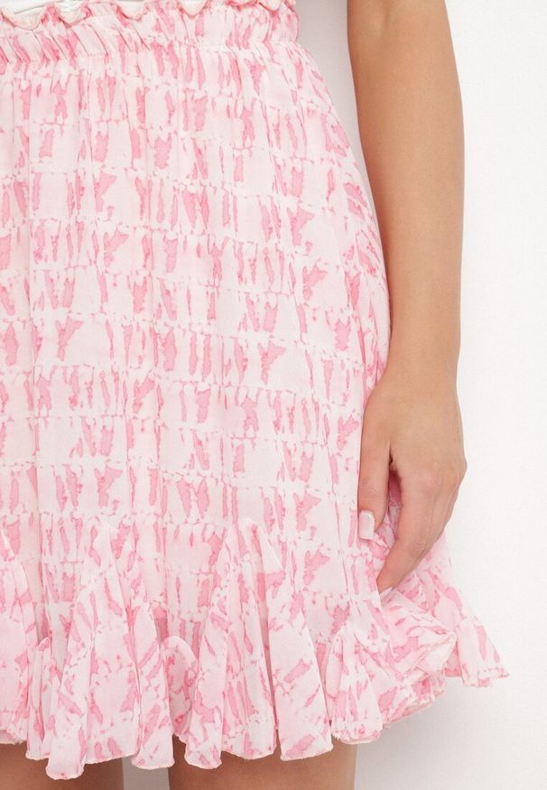 Born2be - Różowa Spódnica o Rozkloszowanym Kroju z Falbanką Yasselia. Okazja: na co dzień, na spacer. Kolor: różowy. Styl: elegancki, casual