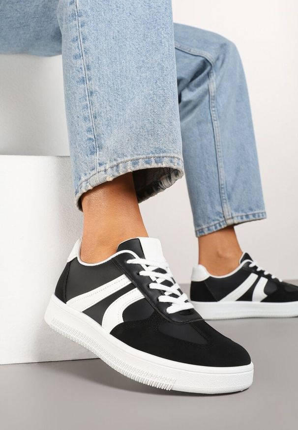 Renee - Czarne Sneakersy Klasyczne Tenisówki Setinora. Nosek buta: okrągły. Kolor: czarny. Materiał: jeans