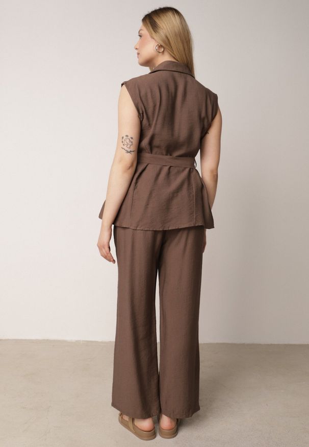 Born2be - Brązowy Komplet z Topem o Fasonie Kamizelki z Paskiem i Szerokimi Spodniami z Wiskozą Zarinesh. Kolor: brązowy. Materiał: wiskoza