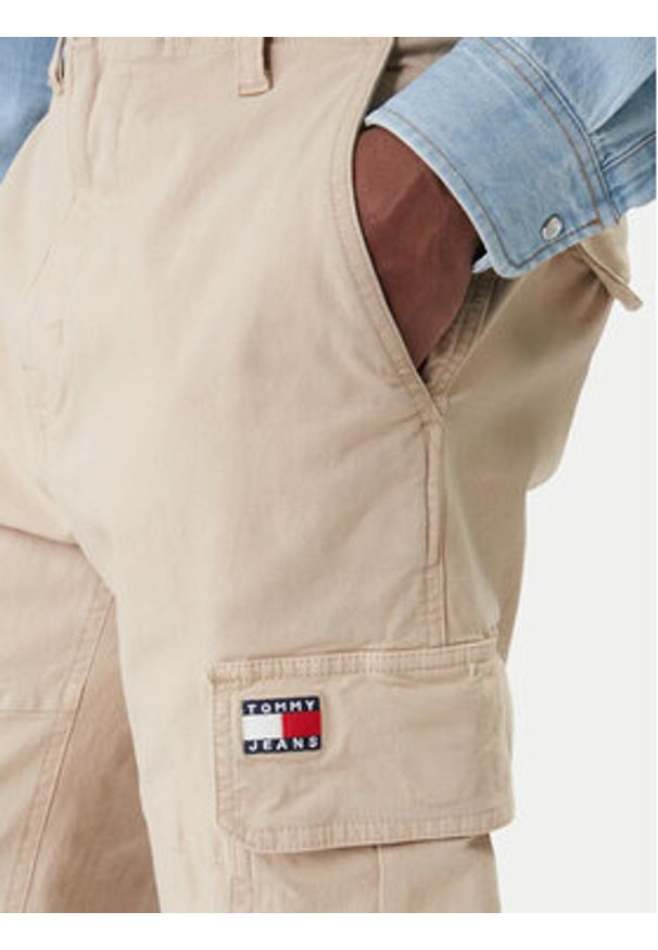 Tommy Jeans Spodnie materiałowe Sonny DM0DM22651 Beżowy Slim Fit. Kolor: beżowy. Materiał: bawełna