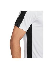 Koszulka sportowa męska Nike Drifit Academy. Typ kołnierza: polo. Kolor: biały, wielokolorowy, czarny. Materiał: poliester