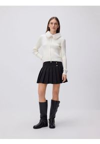 Reserved - Spódnico-szorty z plisowaniem - czarny. Kolor: czarny. Materiał: tkanina #1