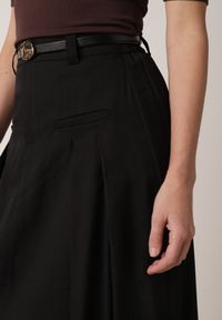 Born2be - Czarna Wiskozowa Spódnica o Rozkloszowanym Kroju z Plisami i Paskiem Rolea. Okazja: na co dzień. Kolor: czarny. Materiał: wiskoza. Styl: casual, elegancki, klasyczny #5