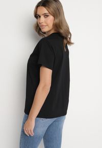 Born2be - Czarny T-shirt z Bawełny Ozdobiony Haftowanym Napisem z Cekinami Marisiana. Okazja: na co dzień. Kolor: czarny. Materiał: bawełna. Wzór: napisy, aplikacja, haft. Styl: glamour, klasyczny, casual