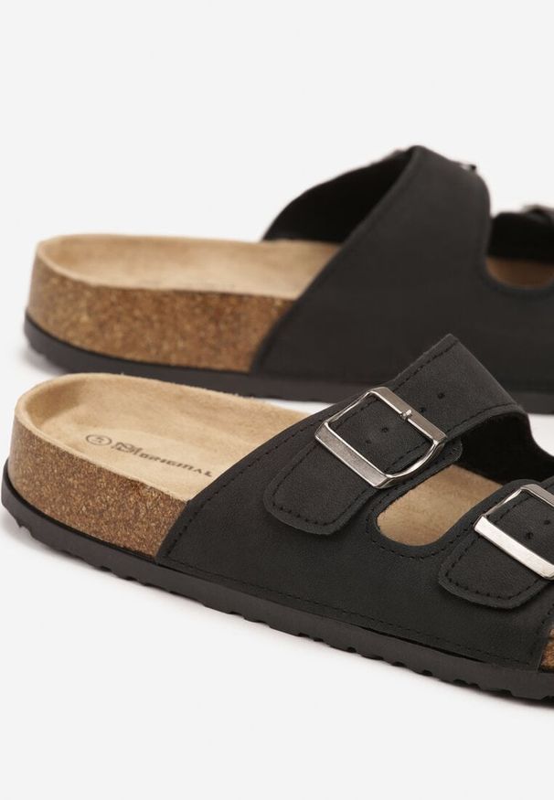 Born2be - Czarne Klapki z Ozdobnymi Klamrami Firamine. Okazja: na plażę. Kolor: czarny. Materiał: len. Sezon: lato. Styl: elegancki