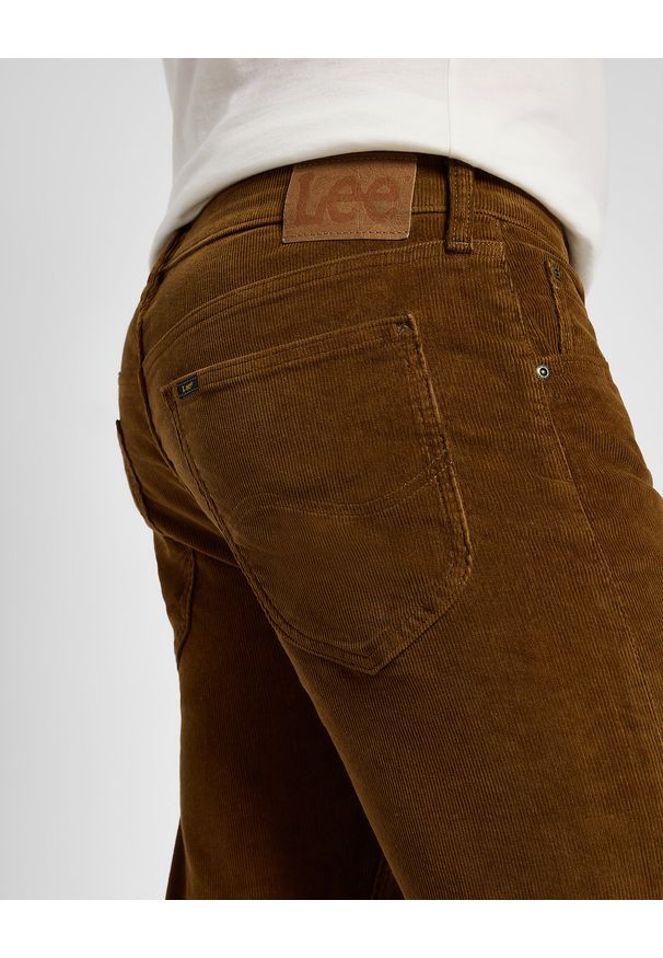 Lee - LEE MĘSKIE SPODNIE SZTRUKSOWE DAREN ZIP FLY BUFFALO 112355814 L707008538