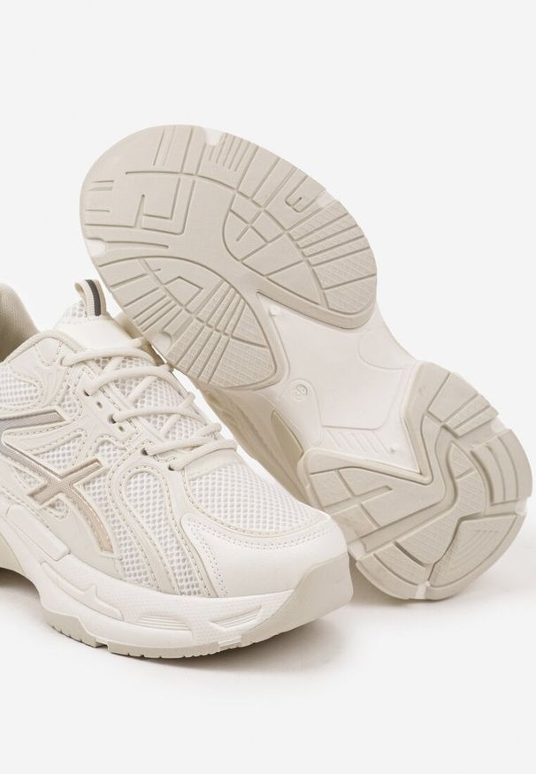 Renee - Beżowe Sneakersy na Platformie z Geometrycznym Wzorem Farissa. Okazja: na co dzień. Kolor: beżowy. Materiał: jeans. Wzór: geometria. Obcas: na platformie