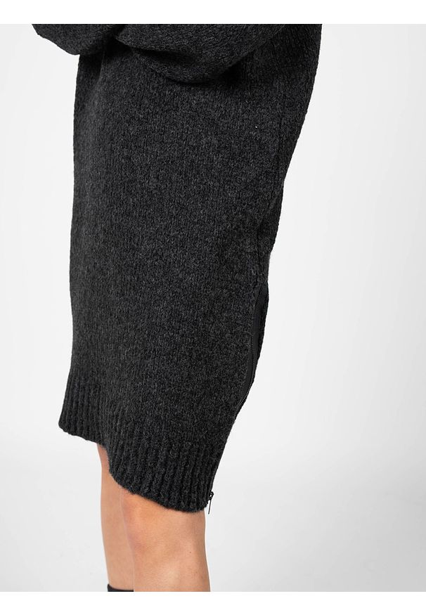 La Haine Inside Us Sweter "Phoenix-Unisex" | A2227 4J | PHOENIX | Kobieta | Grafitowy. Typ kołnierza: golf. Kolor: szary. Materiał: akryl, wełna, poliester. Długość: długie. Wzór: aplikacja