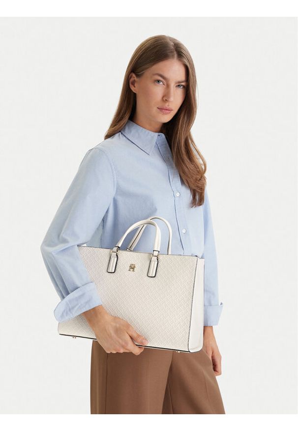 TOMMY HILFIGER - Tommy Hilfiger Torebka Th Daily Satchel Mono AW0AW18418 Écru. Kolor: kremowy. Materiał: skórzane