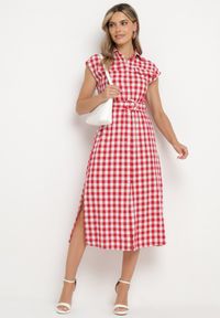 Born2be - Czerwona Bawełniana Sukienka w Kratę o Koszulowym Kroju na Guziki z Paskiem i Klamrą Qelatia. Okazja: na spotkanie biznesowe. Kolor: czerwony. Materiał: bawełna. Typ sukienki: koszulowe. Styl: elegancki, biznesowy #2