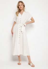 Born2be - Jasnobeżowa Sukienka Koszulowa z Wiskozy i Lnu Wiązana w Talii z Kieszeniami Efrasira. Okazja: na co dzień. Kolor: beżowy. Materiał: wiskoza, len. Typ sukienki: koszulowe. Styl: casual, elegancki #1