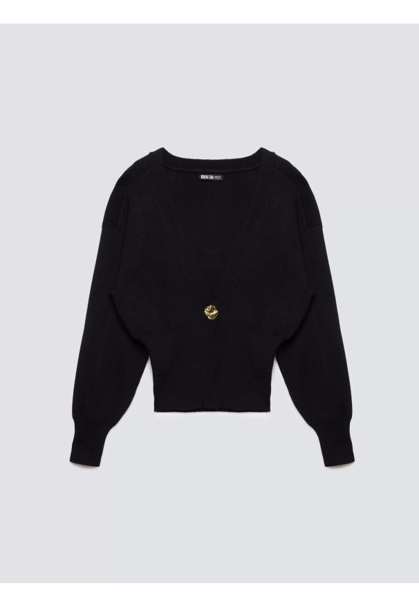 Big-Star - Sweter damski z wiskozy taliowany czarny Goldi 906. Okazja: na spotkanie biznesowe, do pracy, na randkę, na co dzień. Kolor: czarny. Materiał: wiskoza. Długość: krótkie. Styl: klasyczny, biznesowy, casual