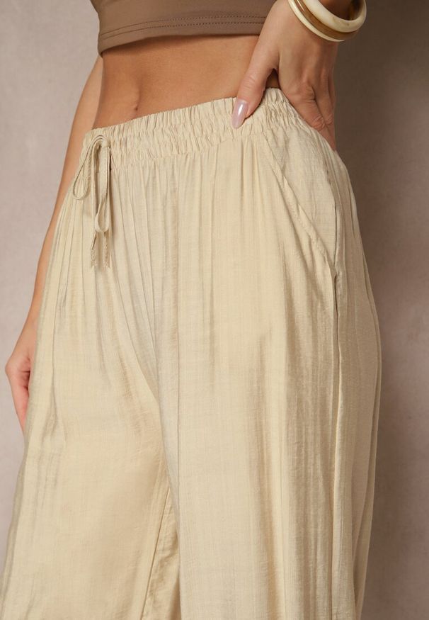Renee - Beżowe Spodnie z Wiskozy High Waist o Szerokim Kroju Divlise. Okazja: na co dzień. Stan: podwyższony. Kolor: beżowy. Materiał: wiskoza. Styl: elegancki, casual
