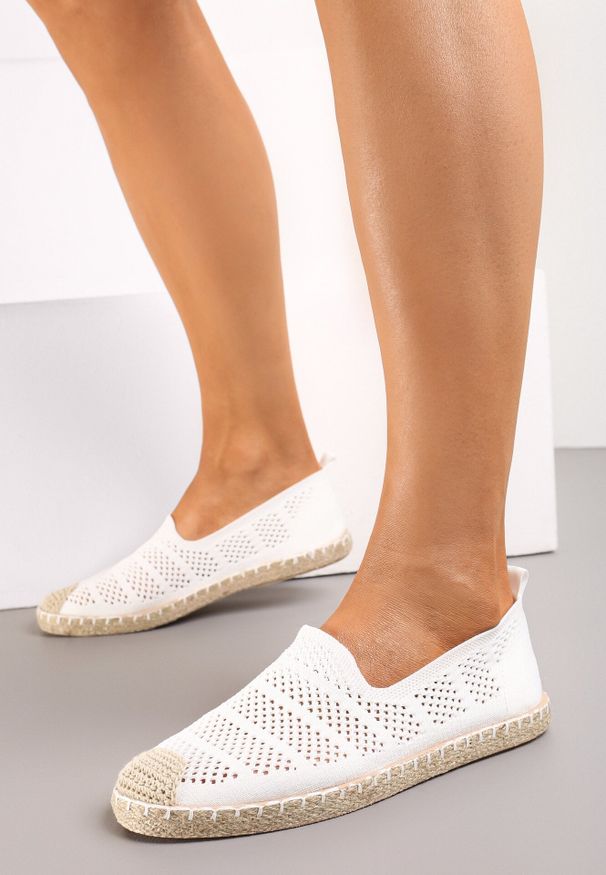 Born2be - Białe Espadryle z Ażurowej Siateczki Ozdobione Plecionką Lanivesa. Okazja: na co dzień. Kolor: biały. Materiał: jeans, len. Szerokość cholewki: normalna. Wzór: ażurowy, aplikacja. Sezon: lato. Styl: wakacyjny, casual, klasyczny, elegancki