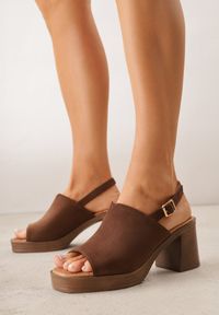 Renee - Brązowe Sandały VICES na Słupku i Platformie Stylizowanych na Drewniane Lobenti. Zapięcie: sprzączka. Kolor: brązowy. Materiał: jeans. Sezon: lato. Obcas: na platformie #1