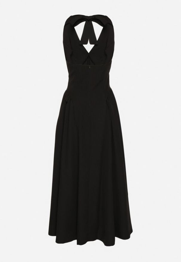 Born2be - Czarna Sukienka o Rozkloszowanym Kroju z Wiązanym Dekoltem Halter Senicea. Okazja: na co dzień, na spacer. Typ kołnierza: dekolt halter. Kolor: czarny. Typ sukienki: proste. Styl: casual