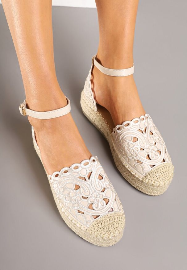Born2be - Beżowe Espadryle na Grubej Podeszwie z Ażurową Cholewką Eleasel. Okazja: na co dzień. Zapięcie: sprzączka. Kolor: beżowy. Materiał: jeans. Szerokość cholewki: normalna. Wzór: ażurowy. Styl: casual