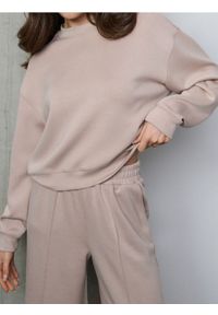 Sinsay - Bluza crewneck basic - beżowy. Kolor: beżowy #1