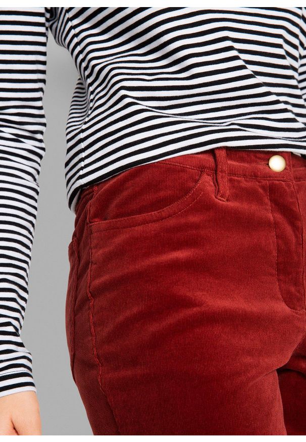 bonprix - Spodnie sztruksowe ze stretchem, straight. Stan: obniżony. Kolor: czerwony. Materiał: sztruks