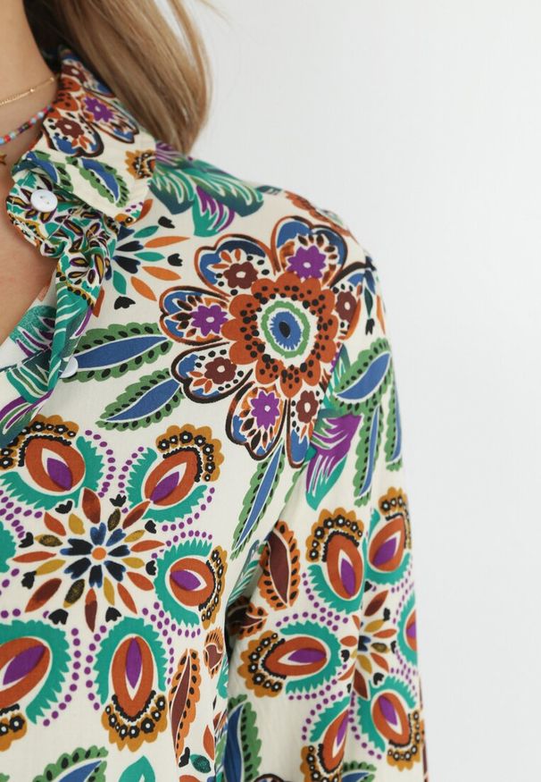 Born2be - Zielona Sukienka Koszulowa w Kwiaty z Kieszeniami Eborene. Kolor: zielony. Materiał: wiskoza, tkanina. Wzór: kwiaty. Typ sukienki: koszulowe. Długość: mini