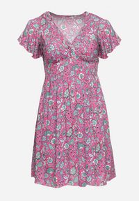 Born2be - Różowa Wiskozowa Sukienka w Kwiaty z Trójkątnym Dekoltem i Gumką w Talii Tivara. Okazja: na co dzień, na randkę. Kolor: różowy. Materiał: wiskoza. Wzór: kwiaty. Sezon: lato. Styl: casual, elegancki #6