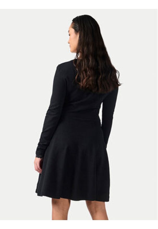 YAS Sukienka dzianinowa Becco 26011181 Czarny Regular Fit. Kolor: czarny. Materiał: wiskoza