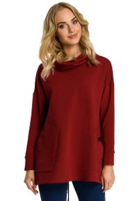 MOE - Bordowa Bluza z Nakładanymi Kieszeniami. Kolor: czerwony. Materiał: bawełna, elastan #1