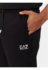 EA7 Emporio Armani Spodnie dresowe 3DPP76 PJEQZ 0200 Czarny Regular Fit. Kolor: czarny. Materiał: bawełna #4