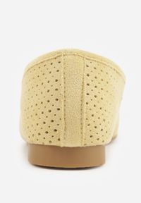 Born2be - Żółte Mokasyny z Imitacji Zamszu z Ozdobną Perforacją i Frędzlami Yenone. Okazja: na co dzień, na spotkanie biznesowe, do pracy. Kolor: żółty. Materiał: zamsz. Styl: casual, biznesowy, klasyczny #2