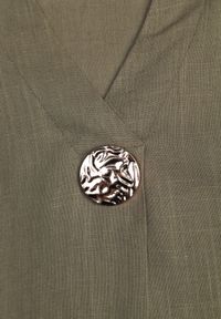 Renee - Zielona Bluzka z Lnem i Wiskozą o Nietoperzowym Kroju z Krótkim Rękawem Herira. Okazja: na co dzień. Typ kołnierza: dekolt w serek. Kolor: zielony. Długość: krótkie. Wzór: aplikacja. Materiał: wiskoza, len. Długość rękawa: krótki rękaw. Sezon: lato. Styl: casual, elegancki #8