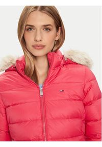 Tommy Jeans Kurtka puchowa Essential DW0DW18864 Różowy Slim Fit. Kolor: różowy. Materiał: syntetyk #3