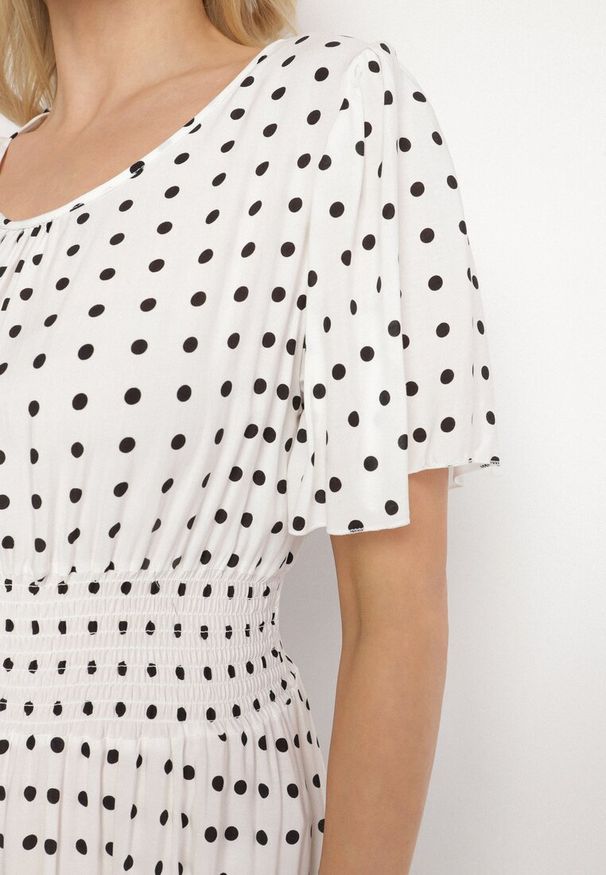 Born2be - Biała Sukienka z Bawełny Rozkloszowana w Kropki Toliennea. Okazja: na co dzień. Kolor: biały. Materiał: bawełna. Wzór: kropki. Styl: casual