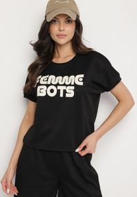 Born2be - Czarny T-shirt Ozdobiony Napisem Devenee. Okazja: na co dzień. Kolor: czarny. Materiał: jeans. Wzór: napisy, aplikacja. Styl: klasyczny, casual